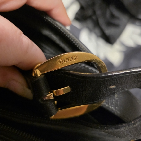 Gucci Black Textured Crossbody Bag with Gold Details - Picture 4 of 12